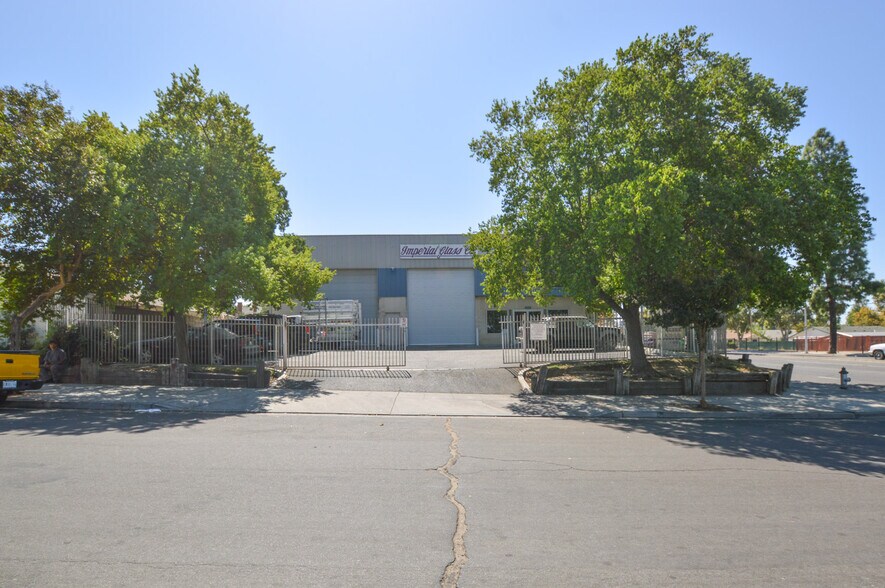 More Photos Of 444 N 1st St, Fresno Freestanding For Sale