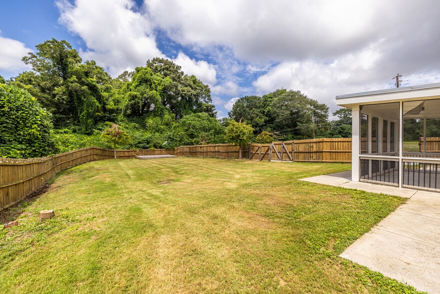 More Photos Of 1651 Pryor Rd SW, Atlanta Loft Creative Space For Sale