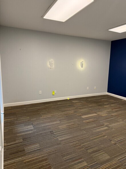 More Photos Of 38 Westwoods Dr, Liberty Office For Lease