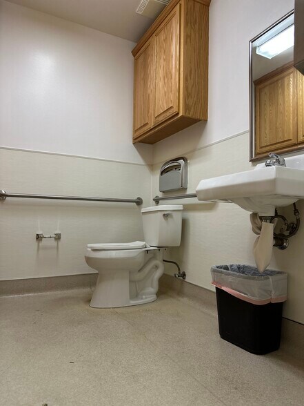 More Photos Of 11410-11450 Knott Ave, Garden Grove Warehouse For Lease