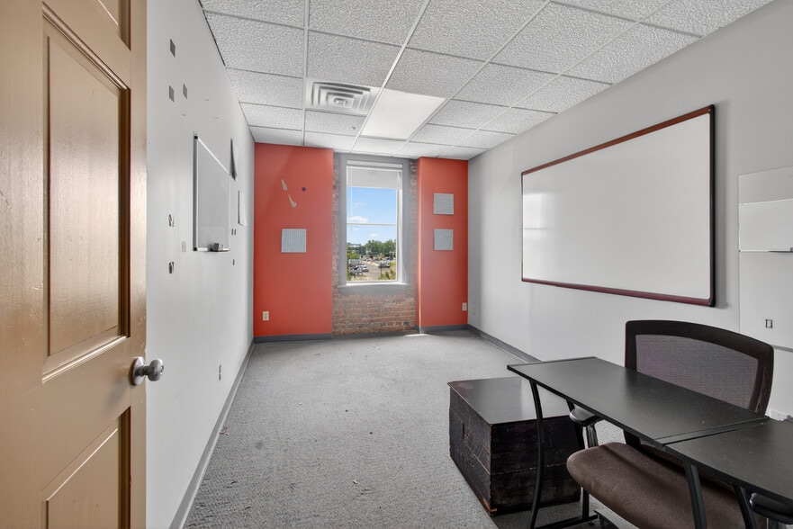 More Photos Of 327-329 W Fayette St, Syracuse Loft Creative Space For Lease
