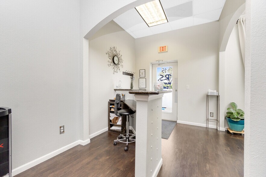 More Photos Of 20020 Veterans Blvd, Port Charlotte Office For Lease