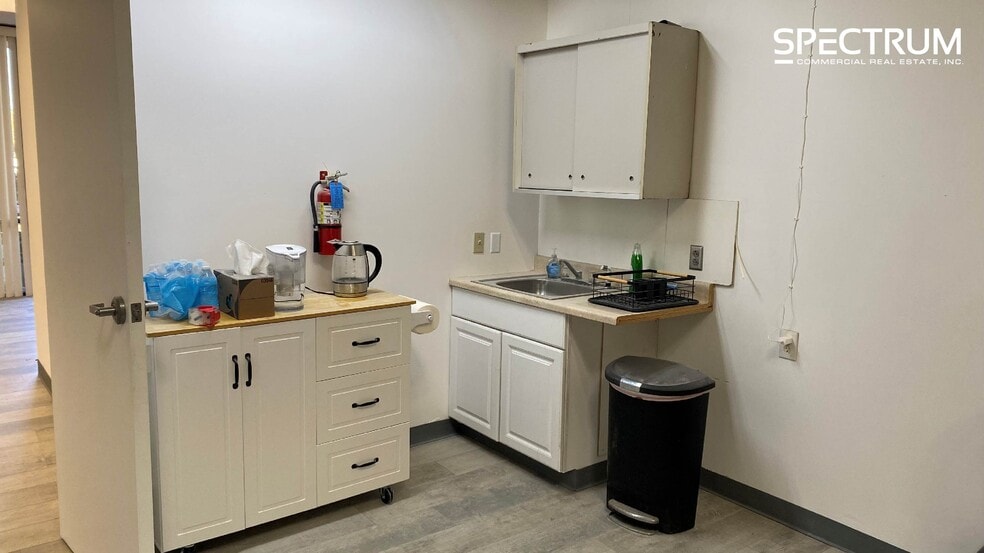 More Photos Of 26470 Ruether Ave, Santa Clarita Warehouse For Lease