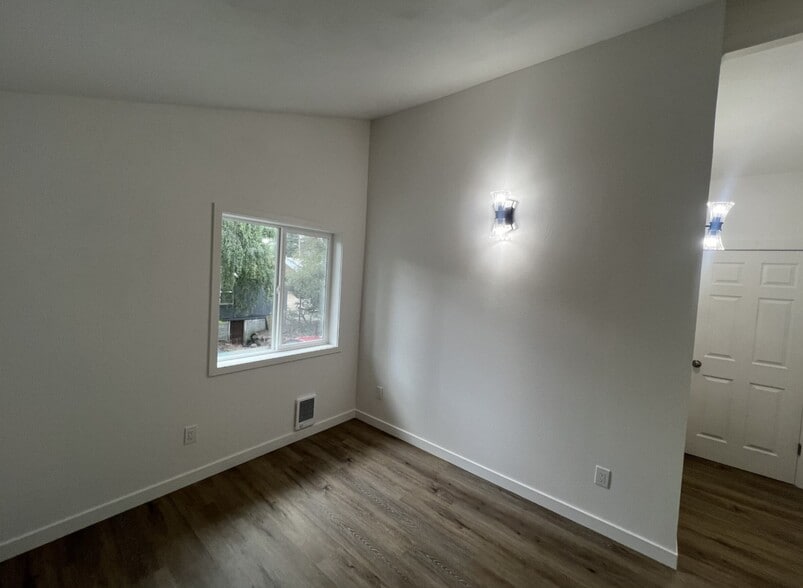 More Photos Of 10441 17th Ave SW, Seattle Multifamily For Sale