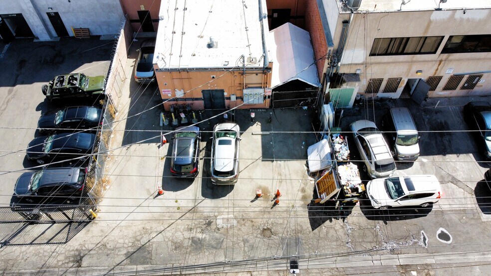 More Photos Of 6311 Van Nuys Blvd, Van Nuys Storefront For Lease