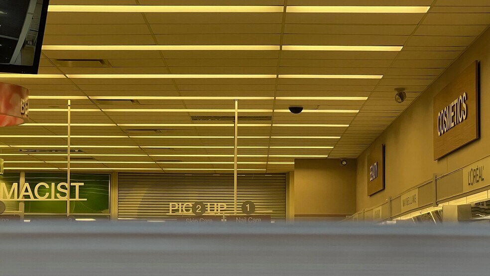 More Photos Of 1533 E Pembroke Ave, Hampton Drugstore For Lease