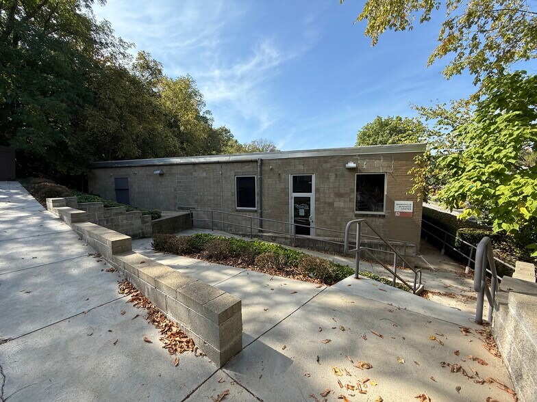 More Photos Of 2809 Banksville Rd, Pittsburgh Office For Lease