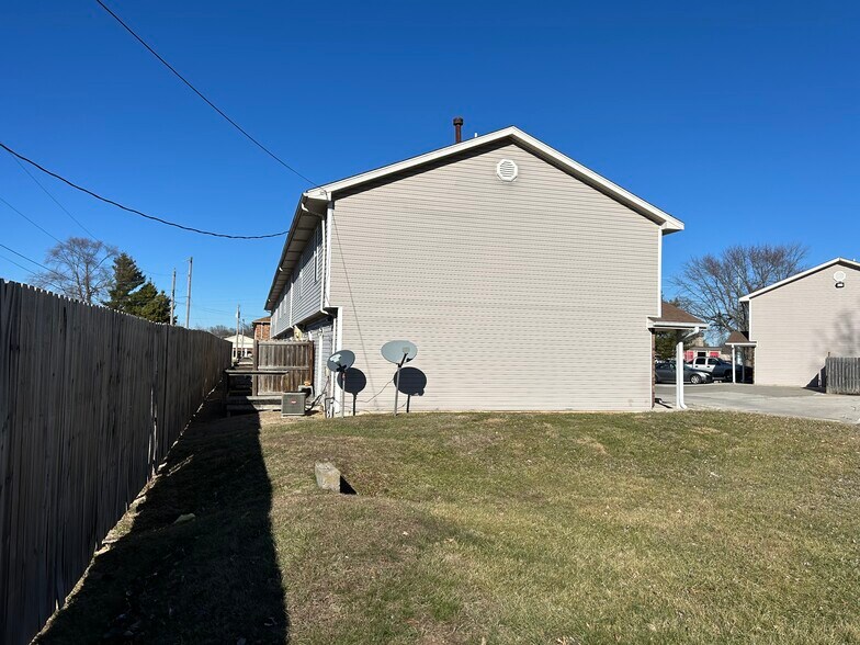 More Photos Of 2206 E Macs Ct, Springfield Apartments For Sale