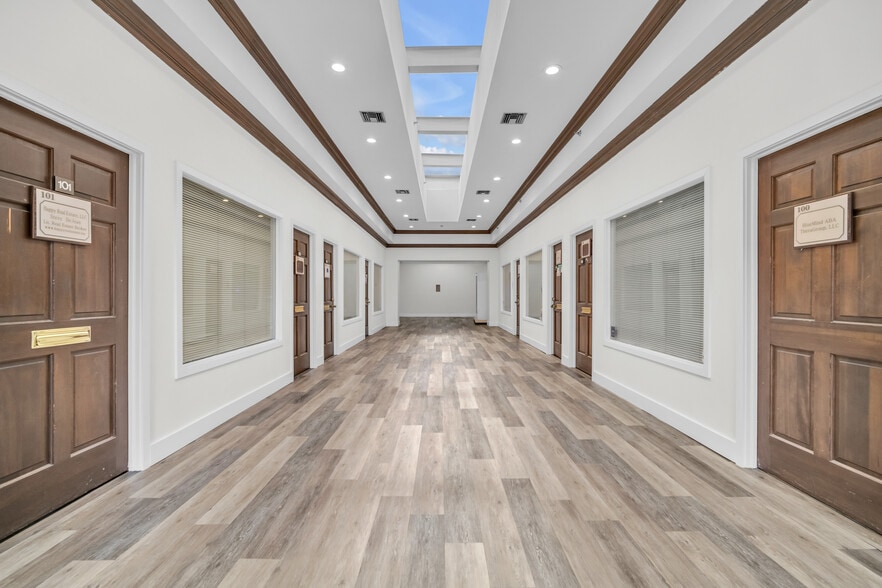 More Photos Of 1700 N Dixie Hwy, Boca Raton Office For Lease