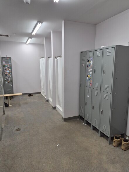 More Photos Of 215 Shrewsbury St, West Boylston Warehouse For Lease