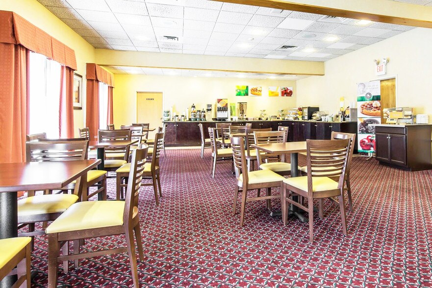 More Photos Of 2572 Shelburne Rd, Shelburne Hotel For Sale