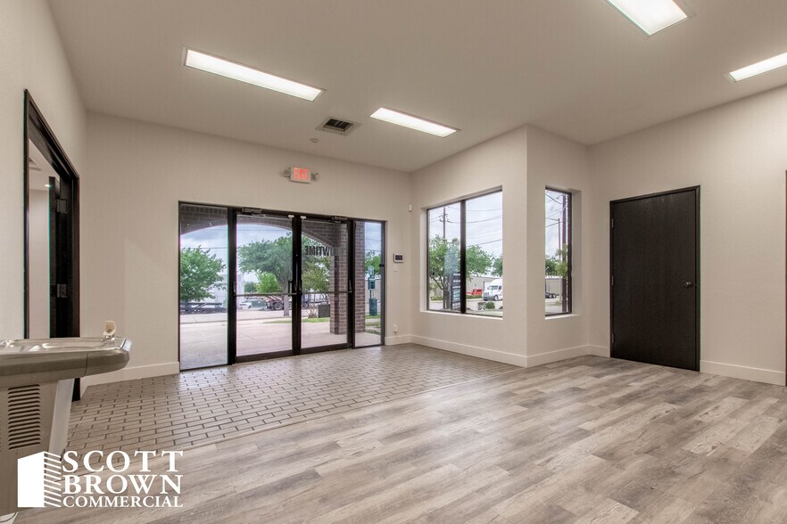 More Photos Of 2400 Worthington St, Denton Medical For Lease