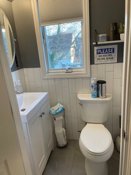 More Photos Of 3936 Amboy Rd, Staten Island Medical For Sale