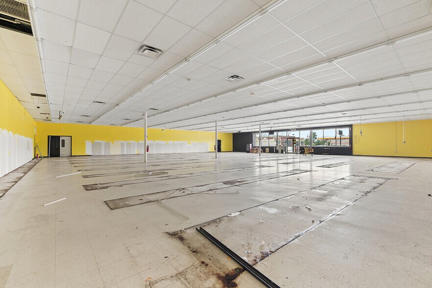 More Photos Of 2535 Garfield St, Gary Freestanding For Sale