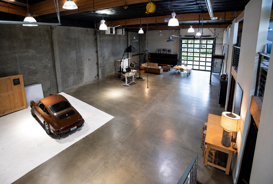 More Photos Of 15230 NE 92nd St, Redmond Industrial For Sale