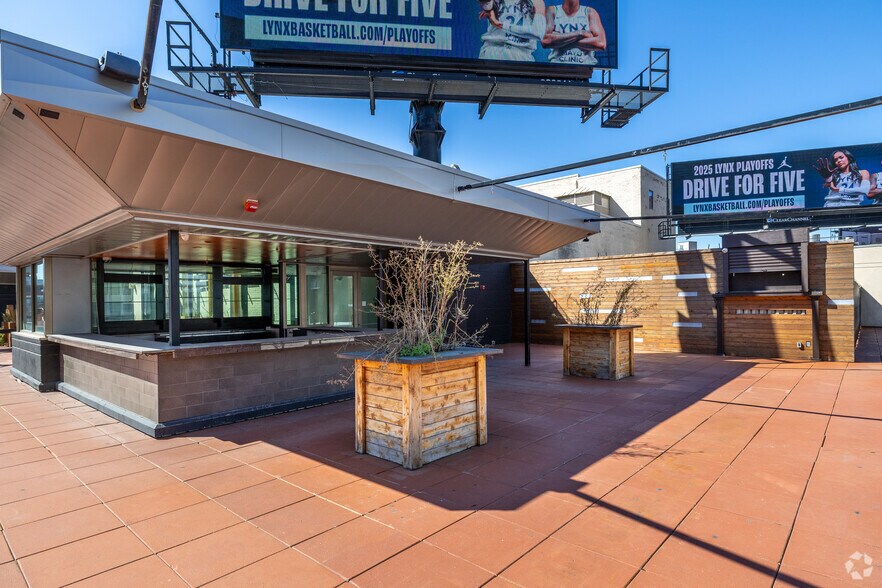 More Photos Of 700 Hennepin Ave, Minneapolis General Retail For Sale