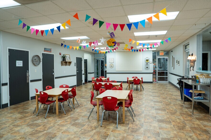 More Photos Of 1909 W Bitters Rd, San Antonio Medical For Sale