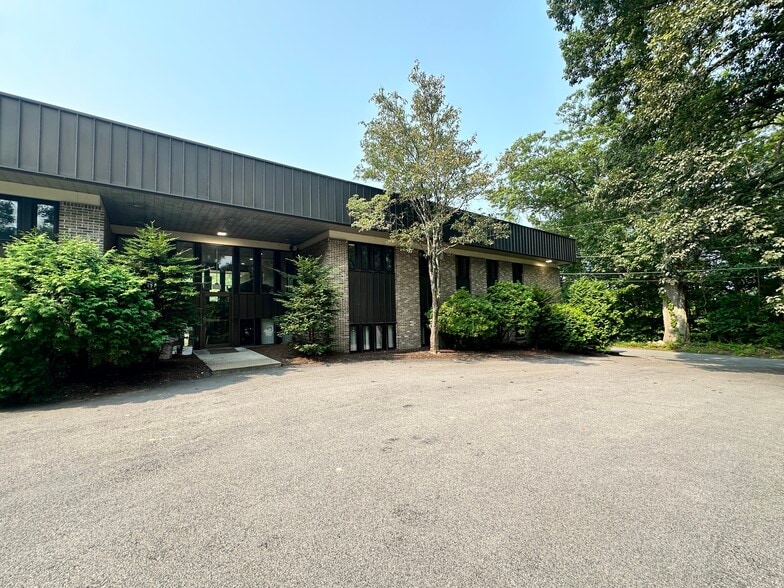 More Photos Of 106 Nate Whipple Hwy, Cumberland Office For Lease