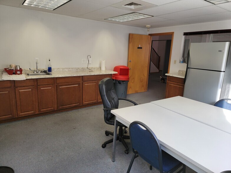 More Photos Of 16371 E State Route 3, Allyn Distribution For Sale