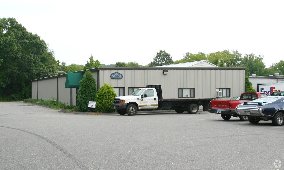 More Photos Of 36 Plains Rd, Essex Freestanding For Lease