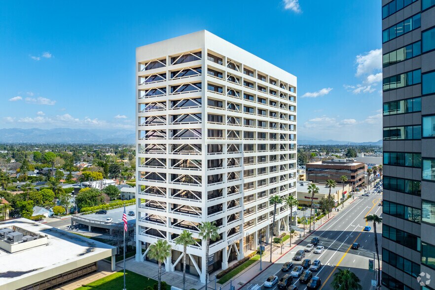 More Photos Of 15233 Ventura Blvd, Sherman Oaks Unknown For Lease