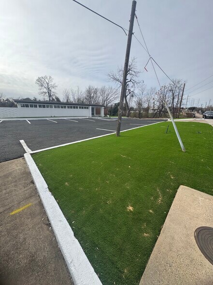 More Photos Of 1414 Forest Ln, Garland Office For Lease