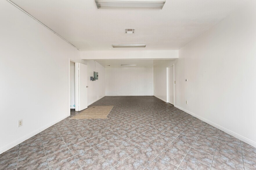 More Photos Of 825 W Gardena Blvd, Gardena Hotel For Lease