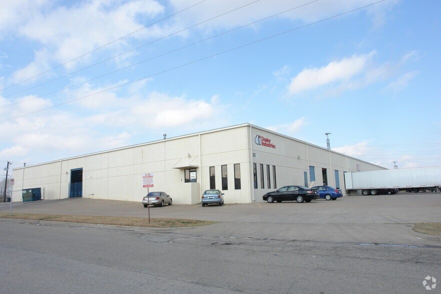 More Photos Of 3501-3507 S Raider Dr, Hurst Industrial For Sale