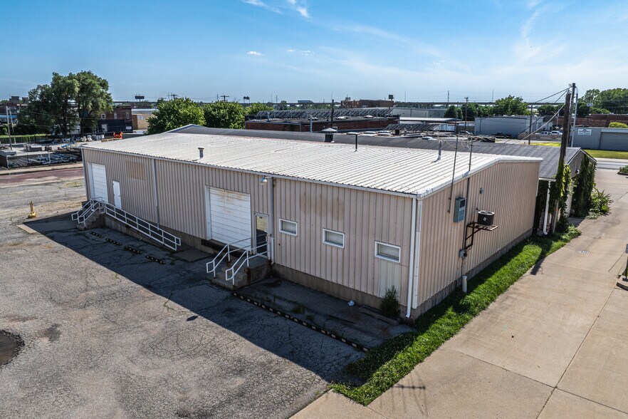 More Photos Of 624 S 7th St, Saint Joseph Industrial For Sale