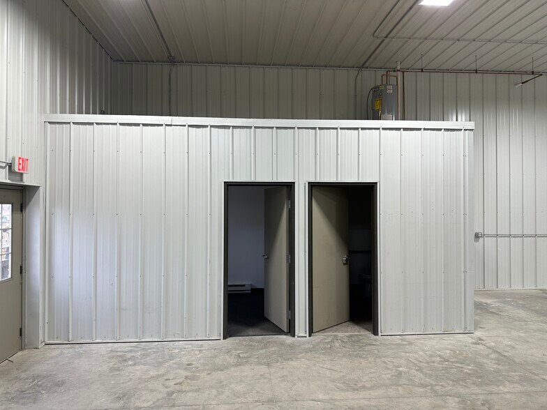More Photos Of 2721 S 20th Ave, Moorhead Warehouse For Lease