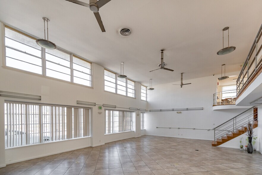 More Photos Of 5223-5245 W San Fernando Rd, Los Angeles Showroom For Lease
