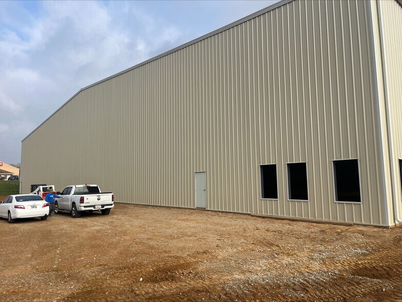 More Photos Of 584 Morgan St, Brownsville Industrial For Lease