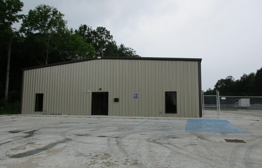 More Photos Of 1861 Bayou Dinde Pass, Lake Charles Warehouse For Lease
