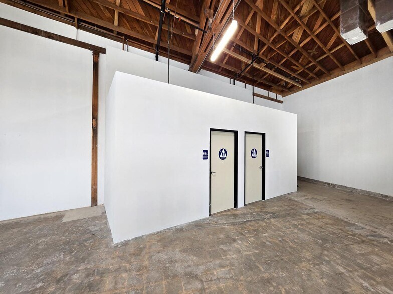 More Photos Of 5075 W Adams Blvd, Los Angeles Medical For Lease