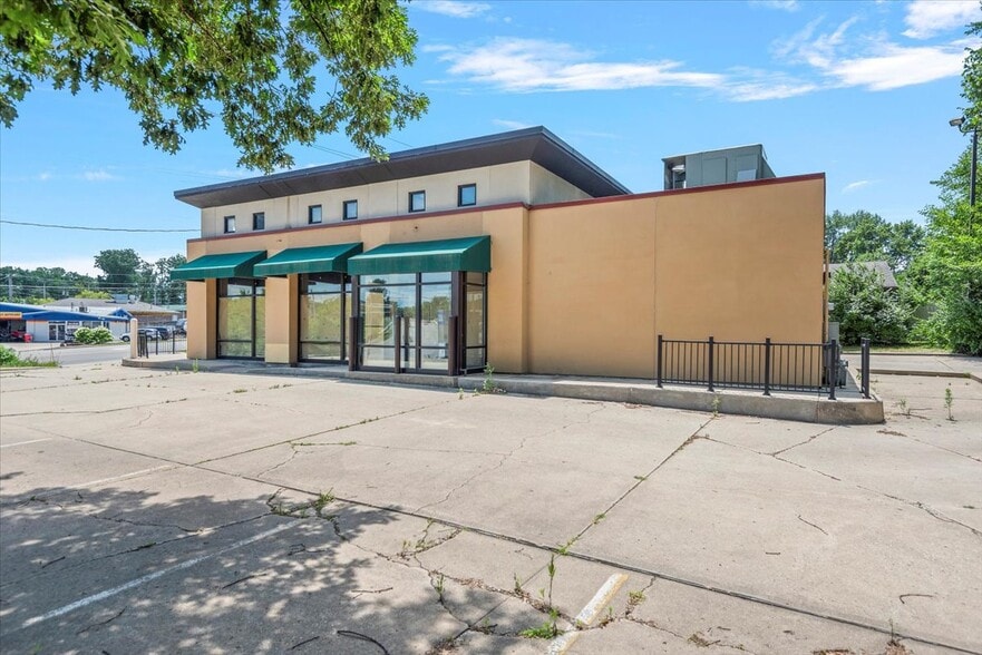 More Photos Of 2003 W Monroe St, Springfield Fast Food For Sale