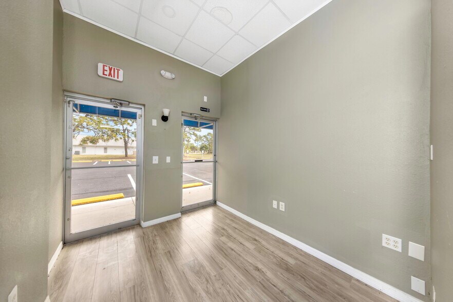 More Photos Of 655 N Indiana Ave, Englewood Medical For Sale