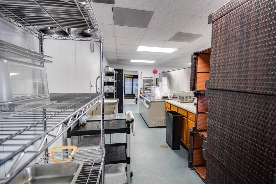 More Photos Of 711 S Central Ave, Roxana General Retail For Sale