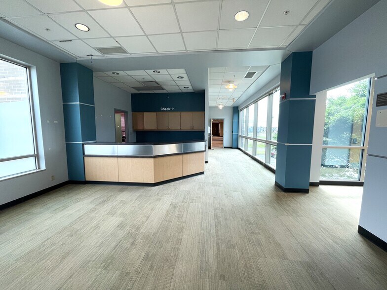More Photos Of 7950 Ortho Ln, Brownsburg Medical For Lease
