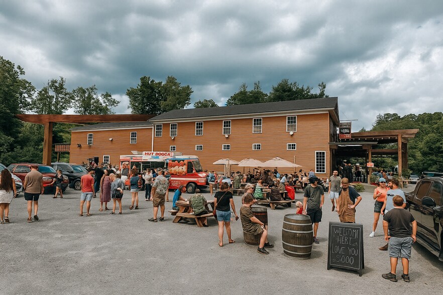 More Photos Of 3251 Route 209, Bushkill Convenience Store For Lease