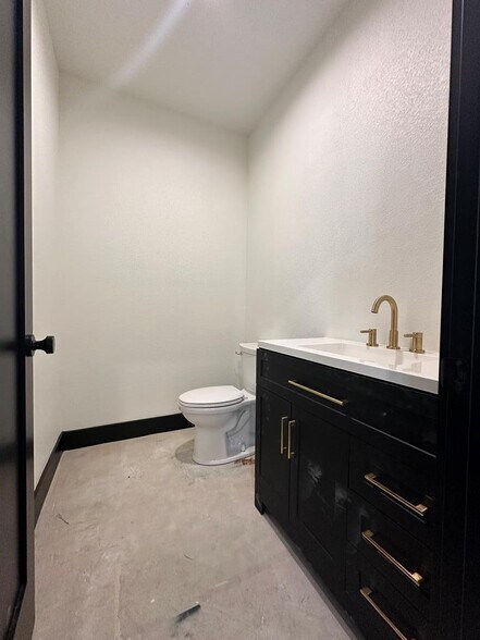 More Photos Of 538 US-62/180 Hwy, Seminole Flex For Sale