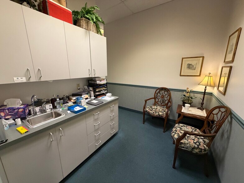 More Photos Of 107 Kingsway Rd, Brandon Medical For Sale