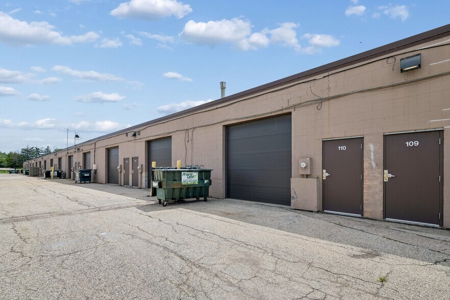 More Photos Of 1000 N Rand Rd, Wauconda Service For Sale