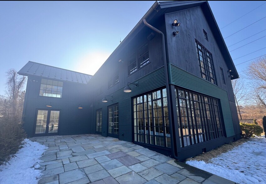 More Photos Of 27 Cannon Rd, Wilton Office For Lease