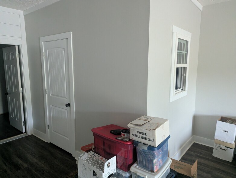 More Photos Of 9122 US Highway 27 E, Hamilton Office For Lease