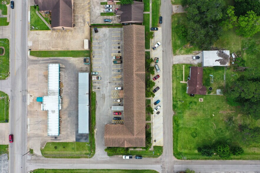 More Photos Of 601 E Coombs St, Alvin Apartments For Sale