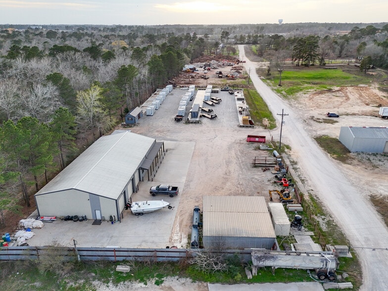 More Photos Of 11192 Meador Rd, Willis Warehouse For Lease