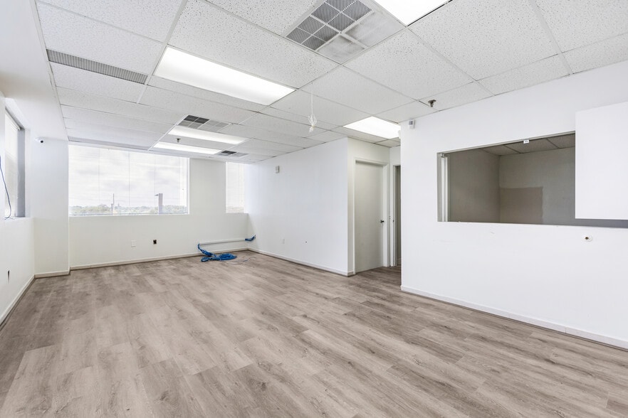 More Photos Of 5040 NW 7th St, Miami Medical For Lease