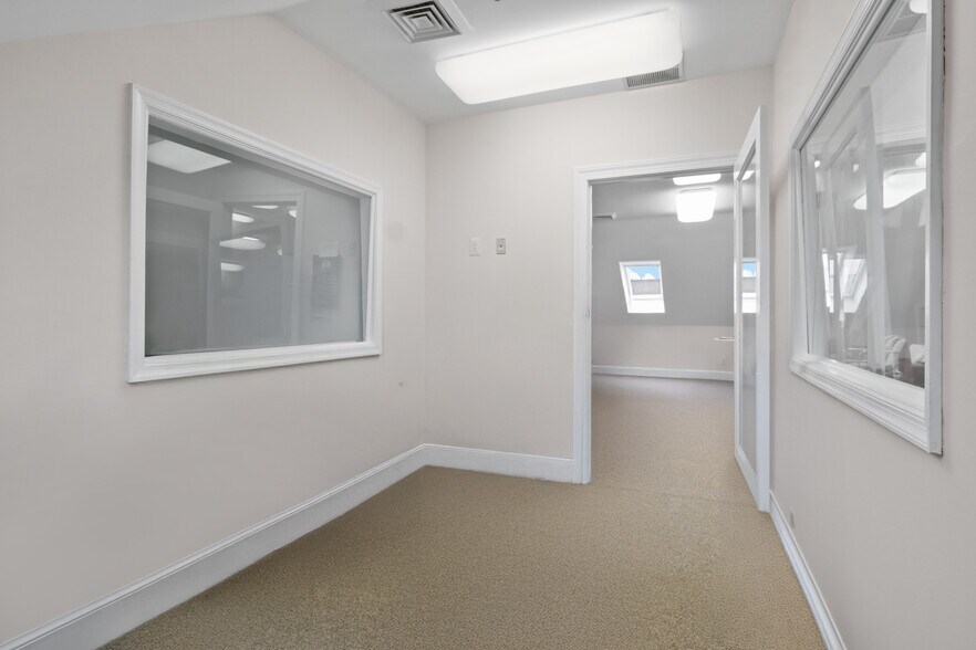 More Photos Of 111 Oronoco St, Alexandria Office For Lease