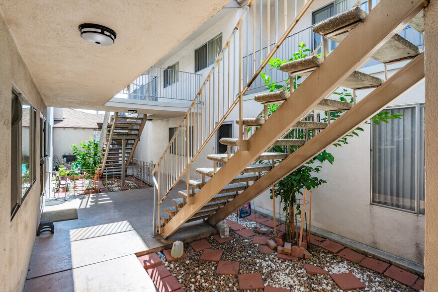 More Photos Of 4221 E 60th St, Huntington Park Apartments For Sale