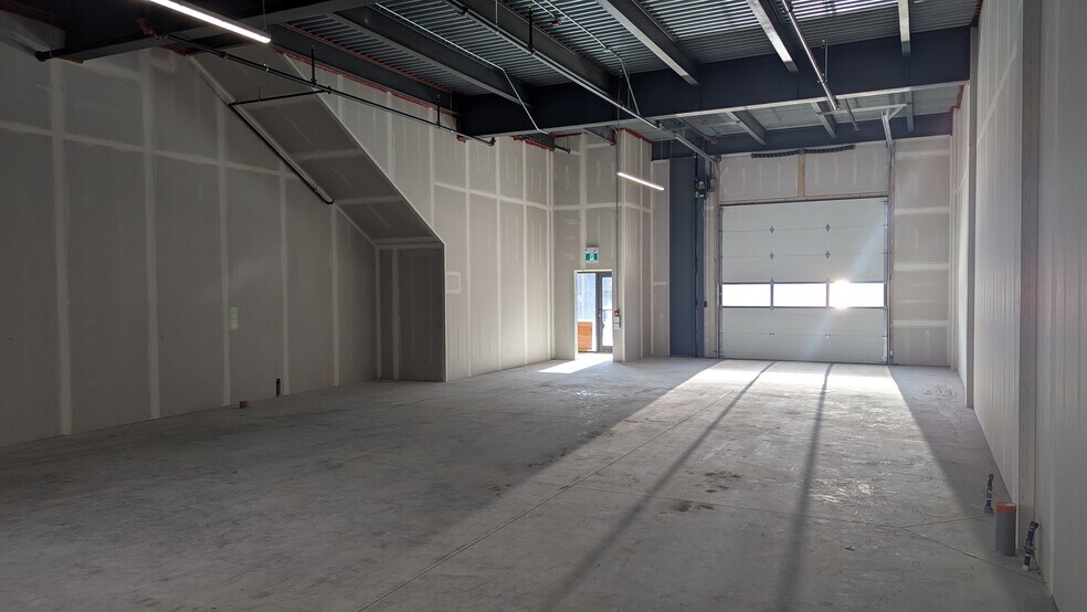 More Photos Of 100 Alpine Mdws, Canmore Light Distribution For Lease